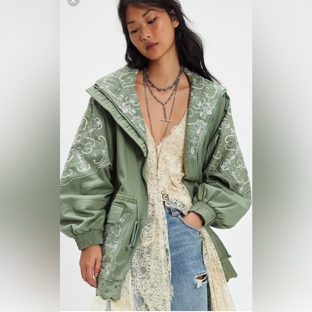 Sold🌟 FREE PEOPLE Bali Until
Dawn Jacket🌟